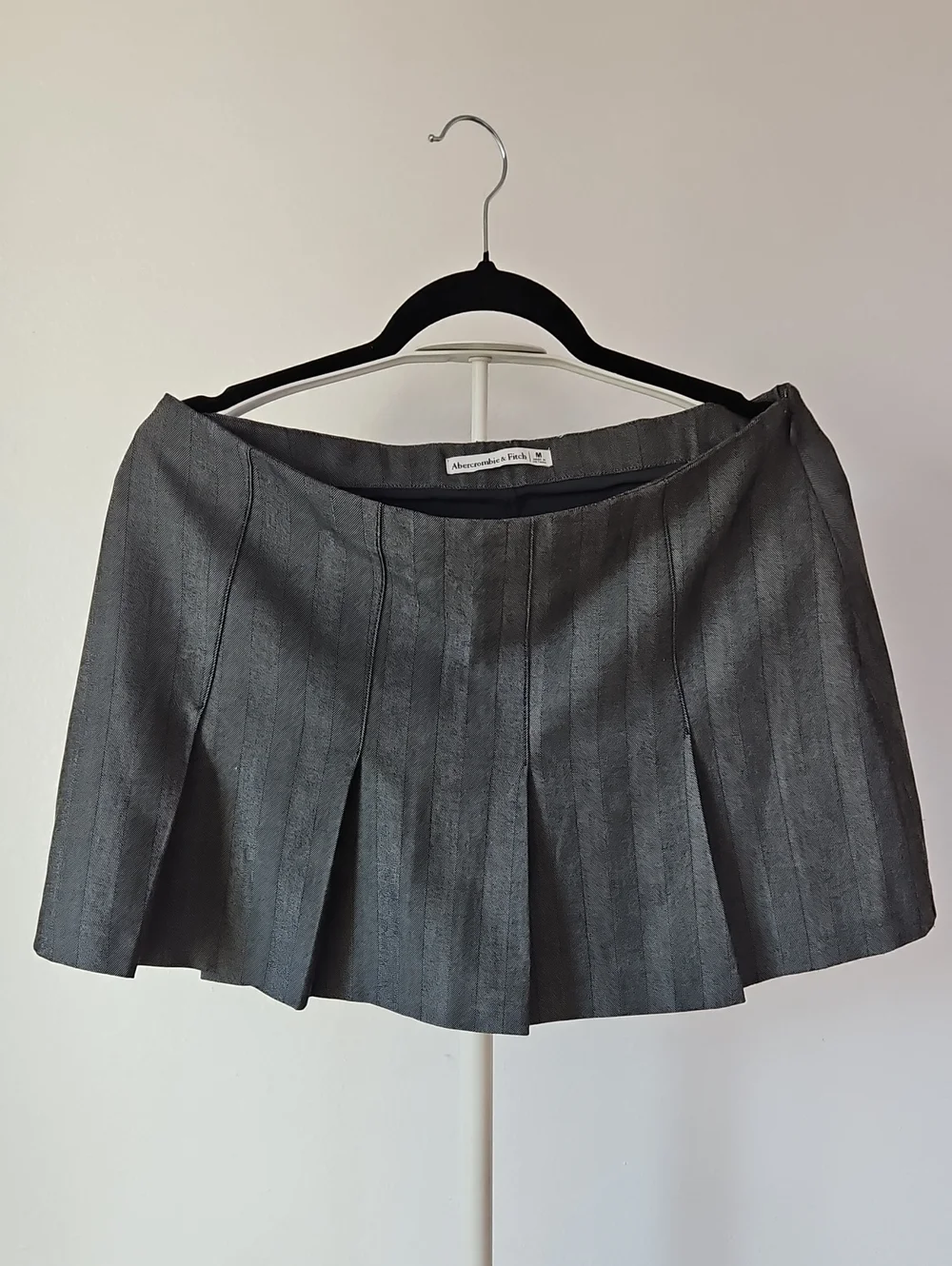 Abercrombie & Fitch Gray Pleated Mini Skirt
